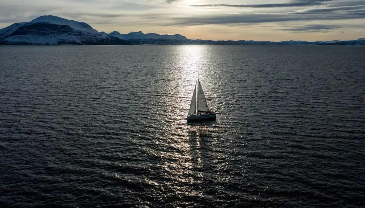 Segelschiff allein unterwegs | © Alice Russolo