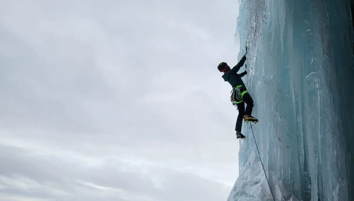 Kathi beim Eisklettern | © Vera Bakker