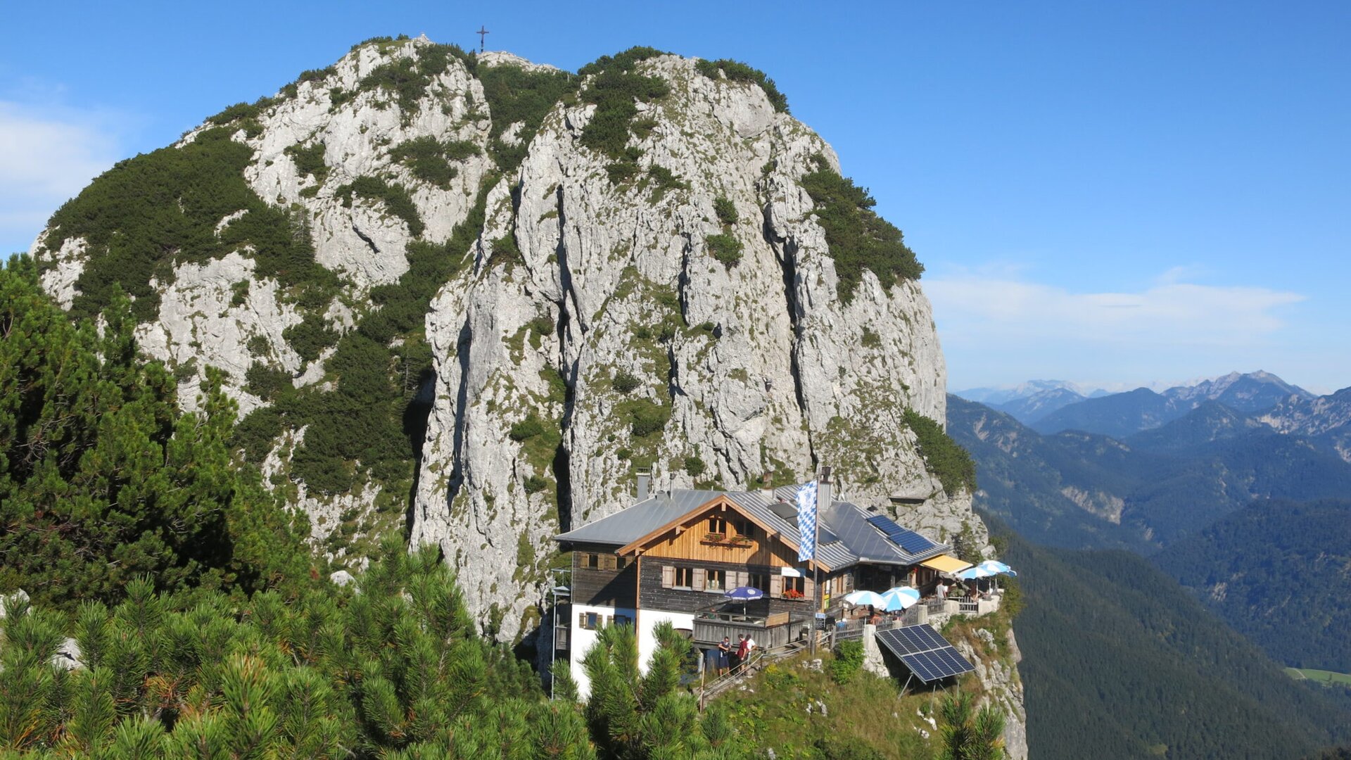 Tegernseer Hütte | © DAV Sektion Tegernsee Tegernseer-huette-von-westen | © DAV Sektion Tegernsee